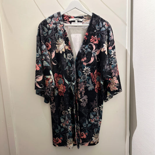 Boho-tyylinen samettiyläosa
