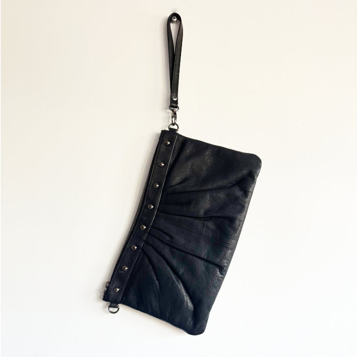 Nahkainen rannelaukku