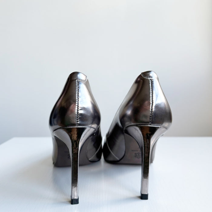 Metallinsävyiset avokkaat