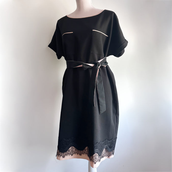 Nuit Magique Maison Scotch musta mekko pitsihelmalla