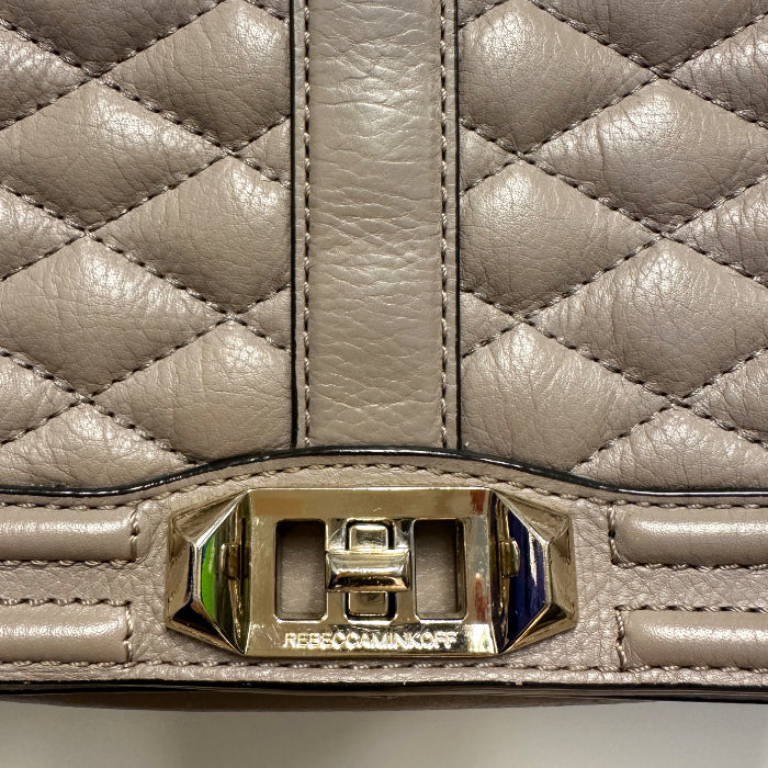 Rebecca Minkoff Chanel-tyylinen laukku