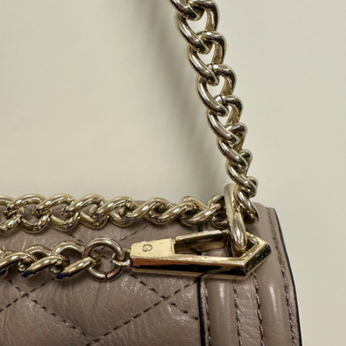 Rebecca Minkoff Chanel-tyylinen laukku